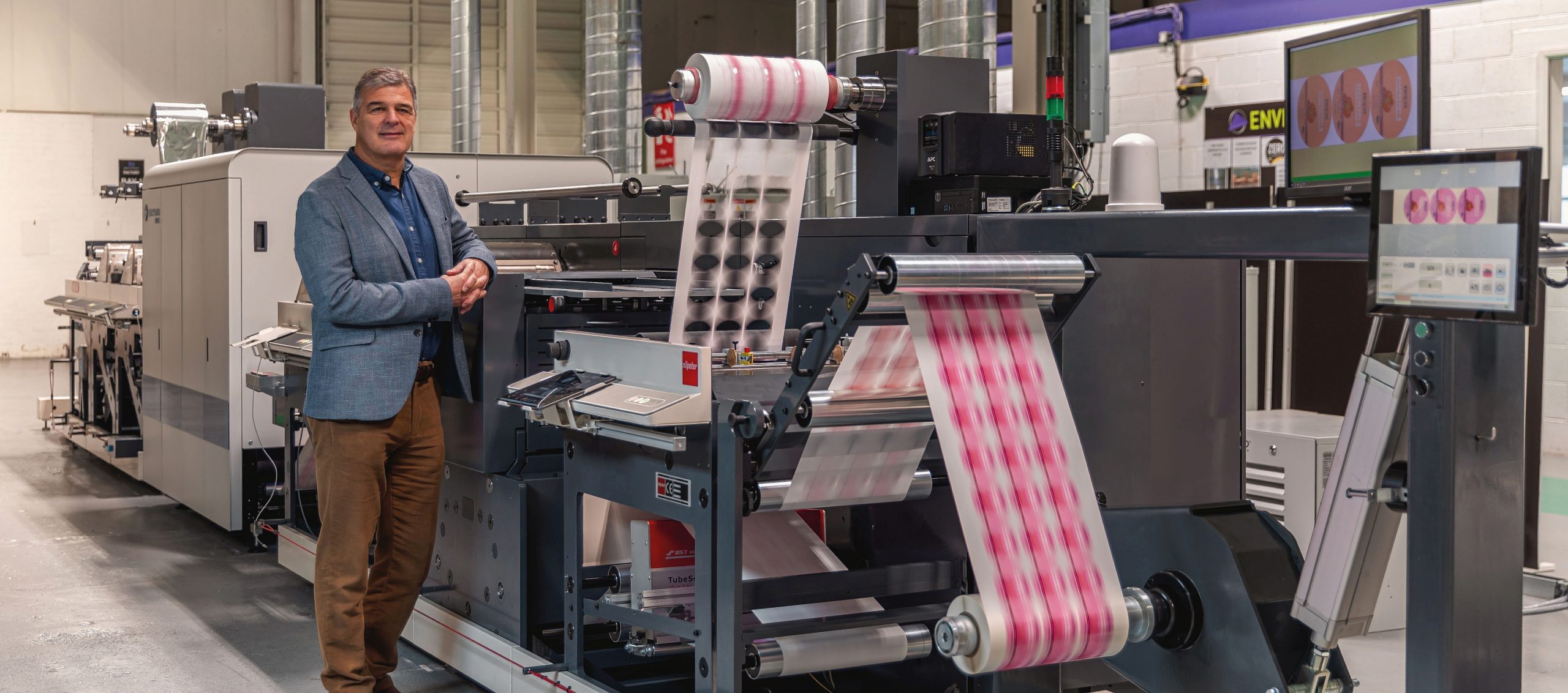 Adrian Brown with the new Nilpeter-Domino hybrid press_2.25