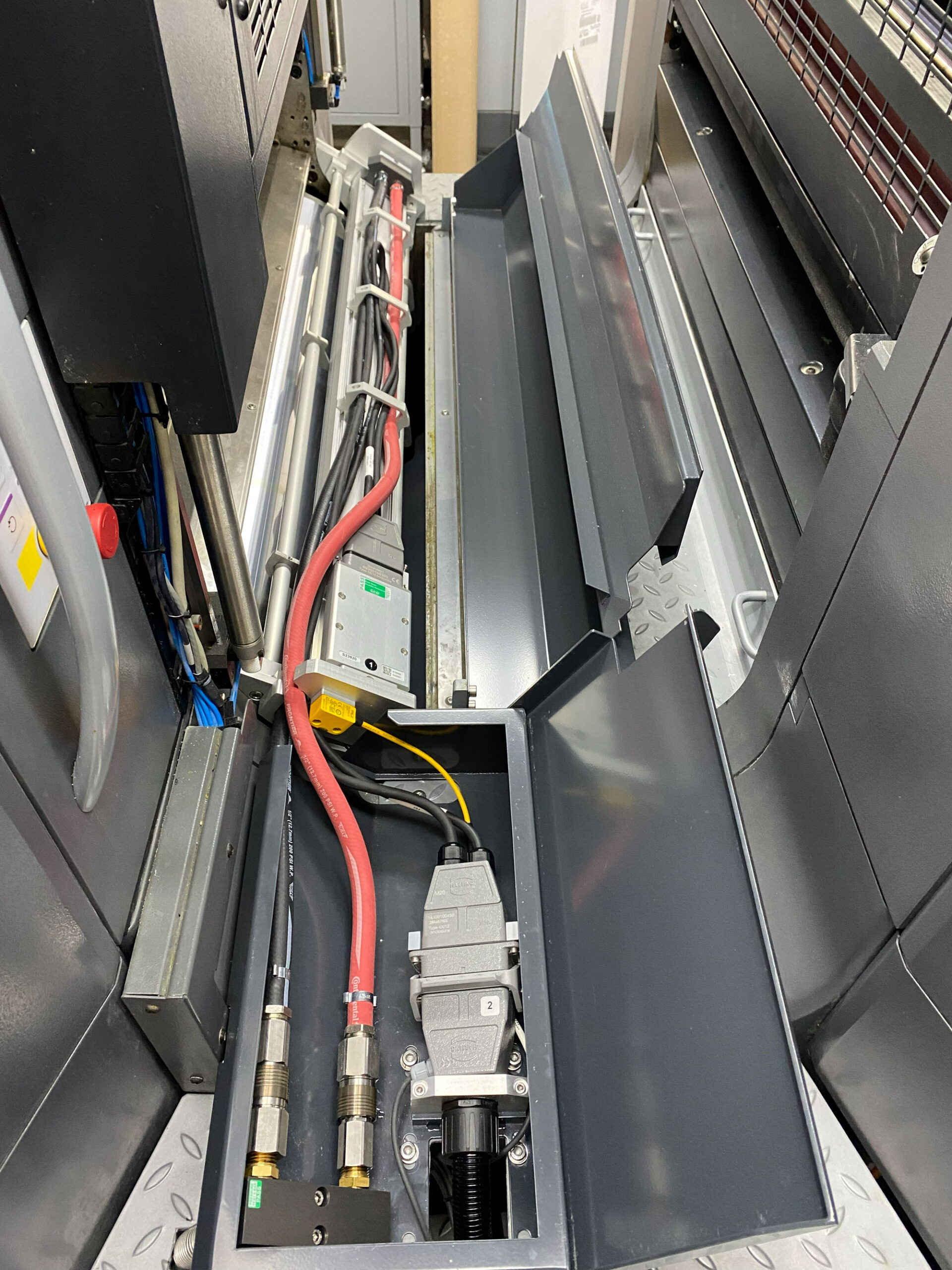 The pictures show LeoLED being installed on a Heidelberg CX102.