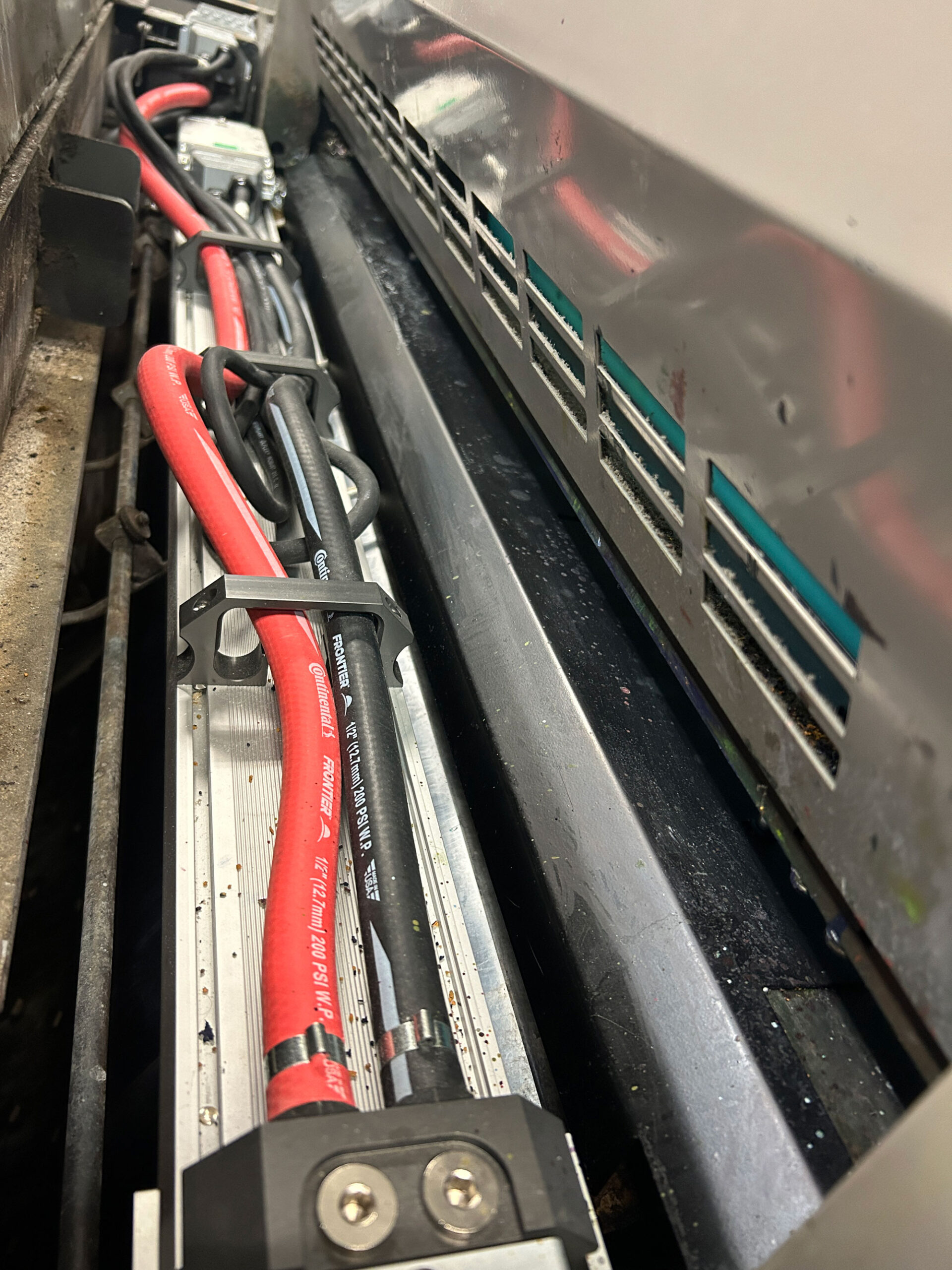 This US customer installed LeoLED on their Mitsubishi Diamond 3000.