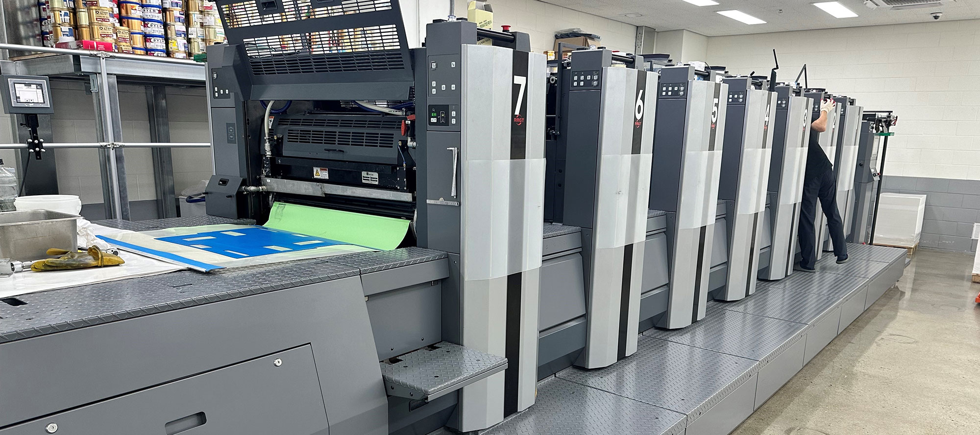 Hashin's RMGT 970 ST -6 +CC dual with IR / hot air includes 3 LeoLEDs in the interdeck, with 3 moveable lamps, and a further 2 LeoLEDs in the delivery.