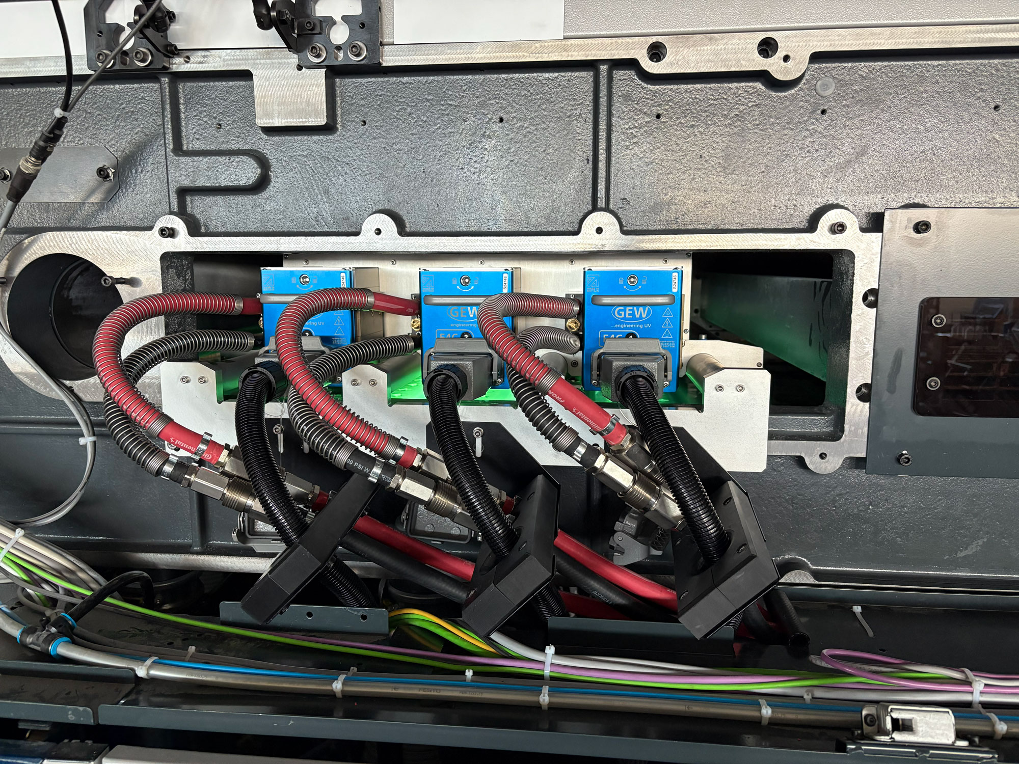 This Italian customer has a mixture of E4C and LeoLED on their KBA Rapida 106.