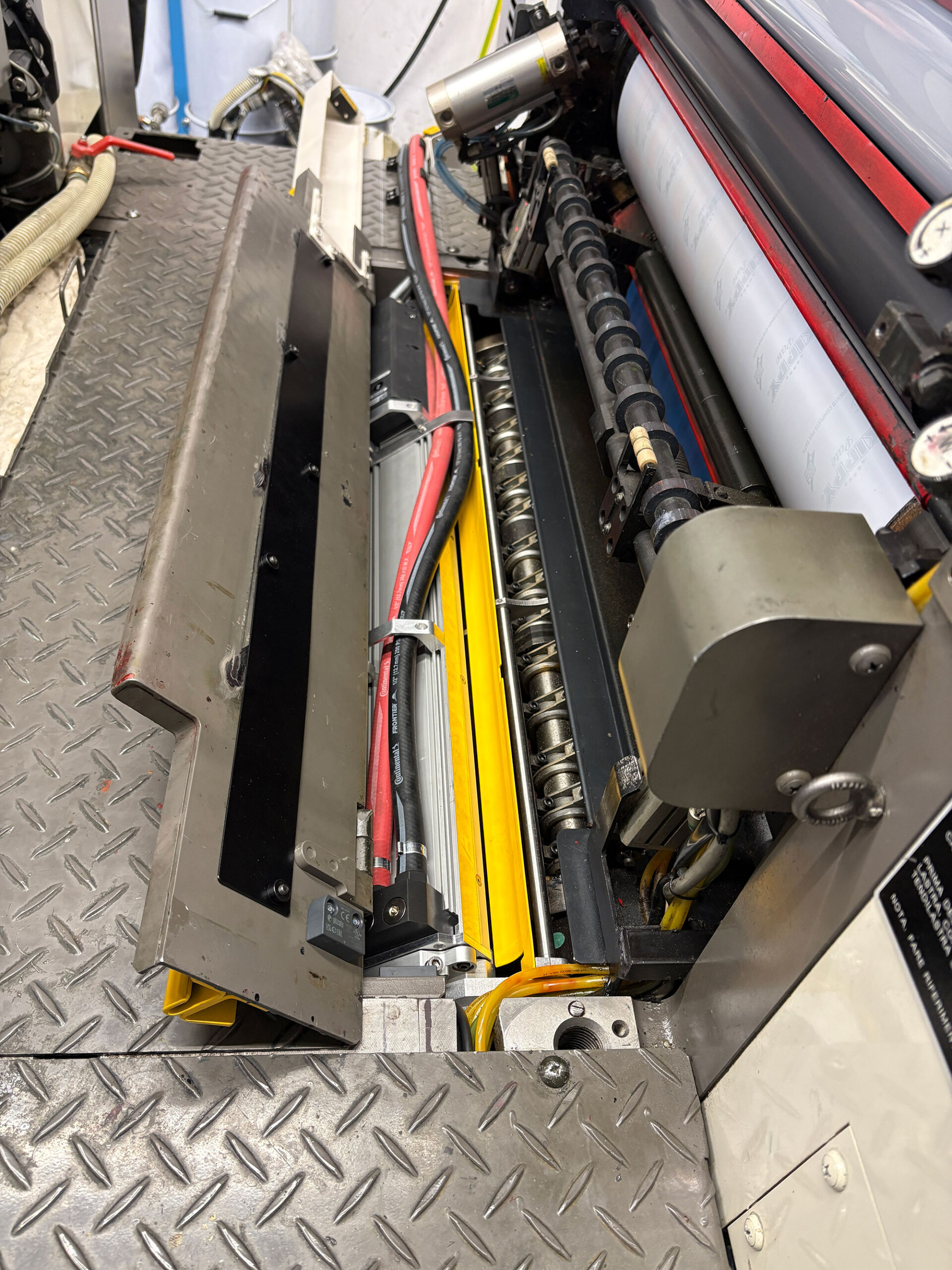 This Italian customer installed LeoLED on their Mitsubishi Diamond 1000 press.