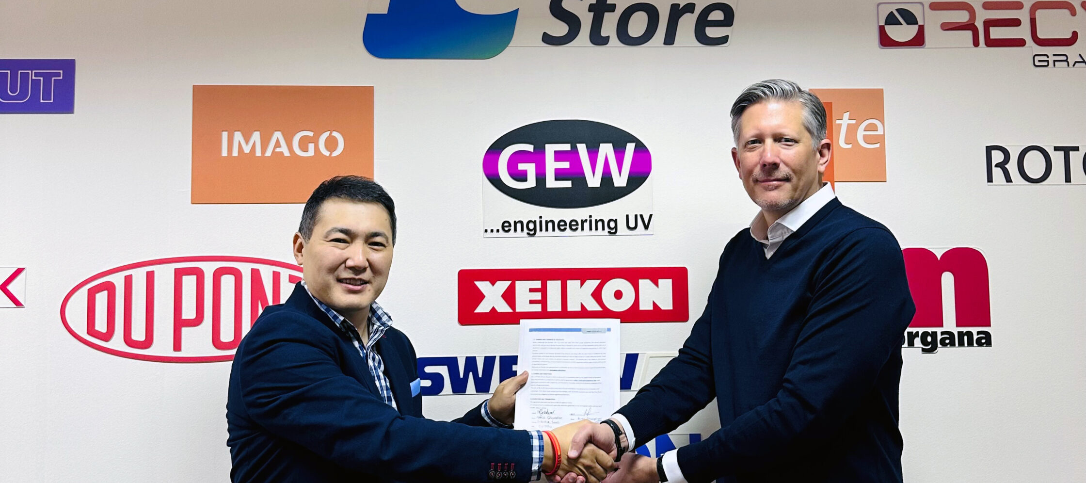 L to R – Arman Zhumagaliyev, the owner of Print Store, and Marcus Greenbrook of GEW, confirm the new agreement.