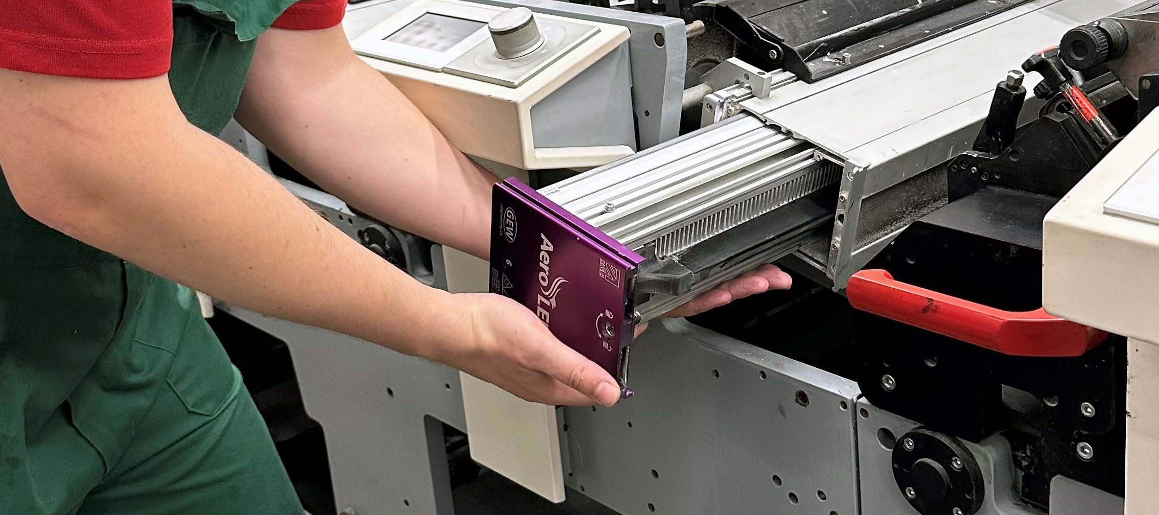 Liepajas Papirs decided to retrofit six 38cm, 395nm GEW AeroLED cassettes to their MPS EF4