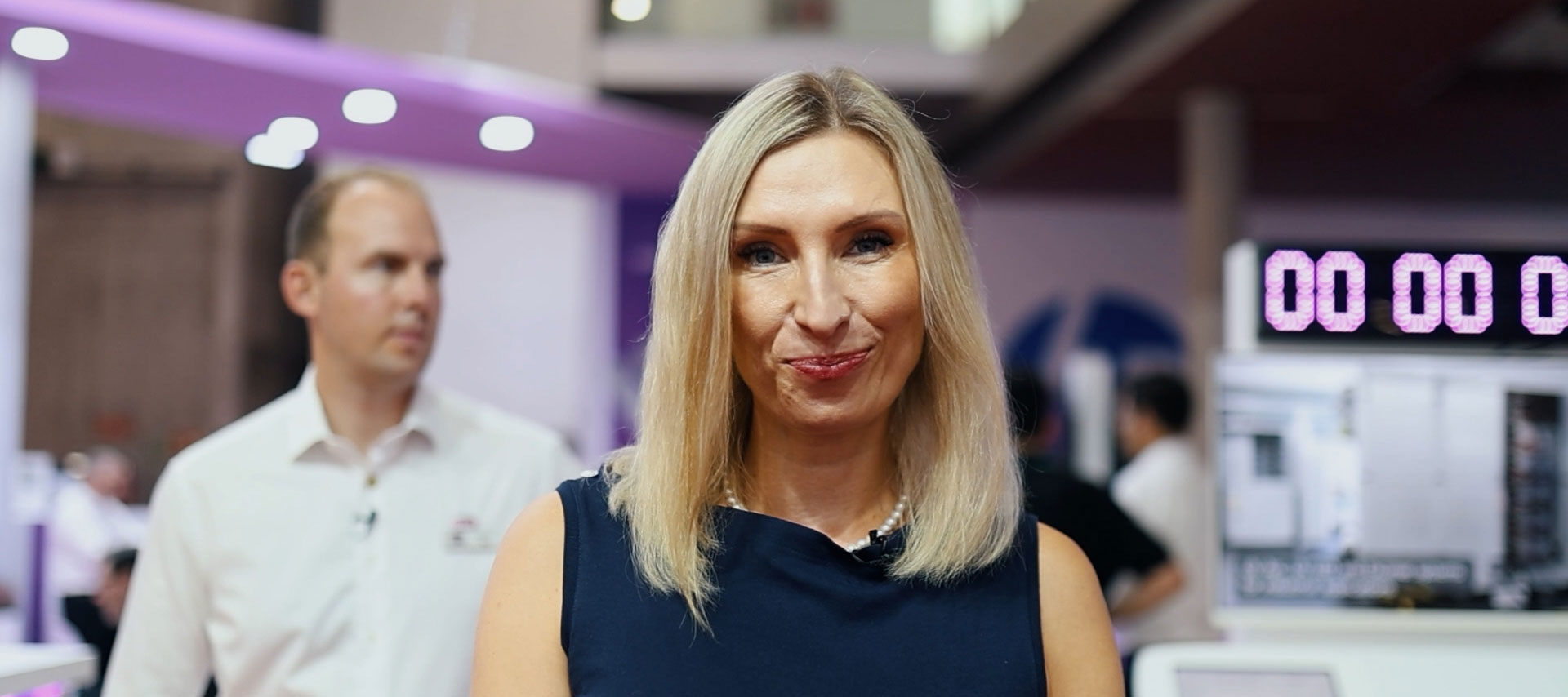 Anna Naruszko from Poligrafika and Opakowanie speaks to GEW’s Managing Director, Robert Rae, and Roman Swoboda of Profex Elektronik, GEW’s distributor in Poland