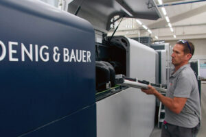 UV lamps can be moved between interdeck and delivery positions, in a matter of minutes.