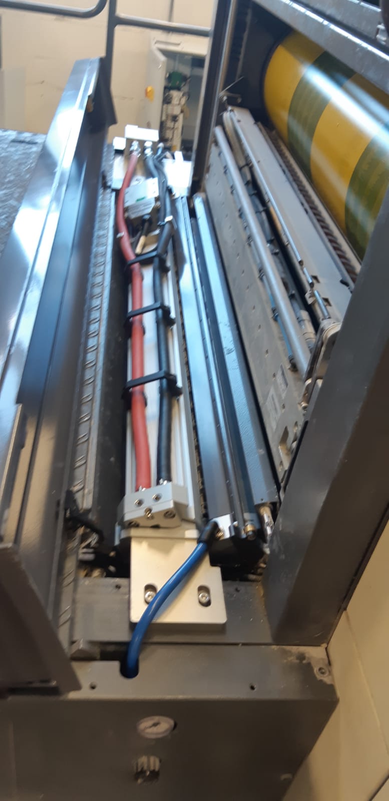 This Norwegian customer installed GEW's LeoLED on their Manroland R700.